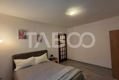 Apartament cu 3 camere semidecomandat, mobilat în Vasile Aaron