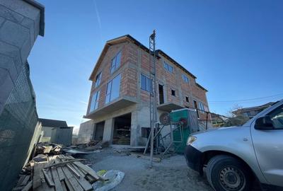 Casa cuplata, 4 camere, 163 mp utili, semifiniasata, cartier Dambul Rotund