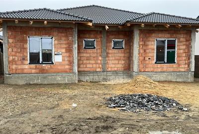 Duplex cu 3 camere cu Canalizare în Moșnița Veche