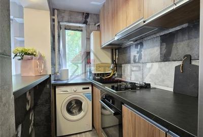 Apartament cu 3 camere semidecomandat în Podu Roș - 3