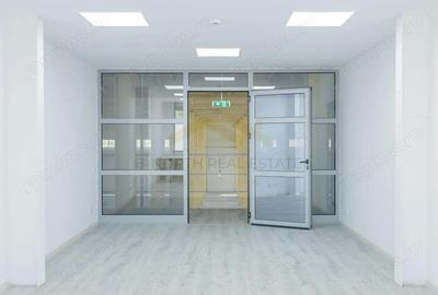 Spațiu comercial, de 2,000 mp, în Central - 4