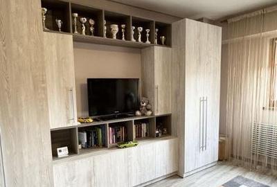 Garsonieră decomandată, mobilată în Central