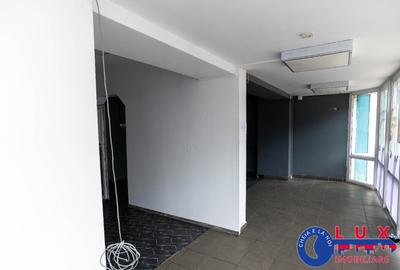 Spațiu comercial, de 60 mp, în Central - 4