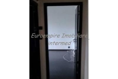 Apartament cu 2 camere semidecomandat în Km 4 - 2