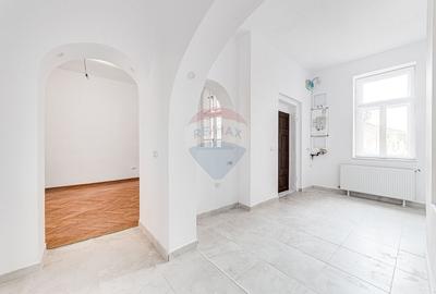 Apartament cu 2 camere de vanzare in zona Teatrului de Stat - 2