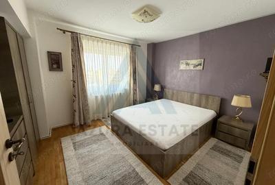 Apartament cu 3 camere semidecomandat în Calea Dumbrăvii