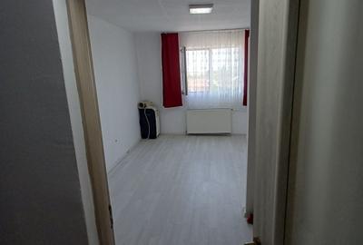 Garsonieră decomandată în Steaua