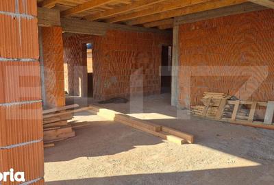 Casă cu 4 camere cu Teren 715 Mp în Odoreu - 10