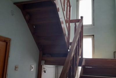 Casă cu 6 camere cu Teren 394 Mp în Central
