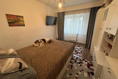 Apartament cu 3 camere decomandat în Traian