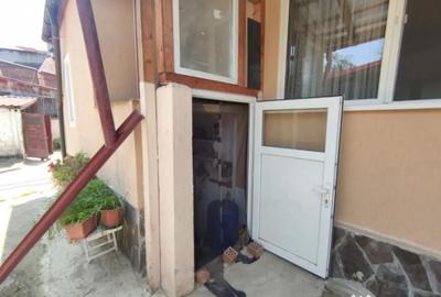 Casă cu 3 camere cu Canalizare în Florilor - 2