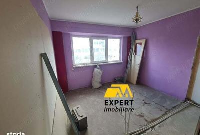 Apartament cu 4 camere decomandat în Radu Negru