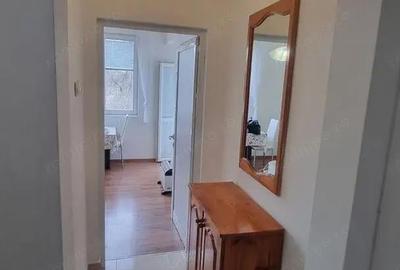 Garsonieră decomandată în Eroii Revoluției - 2