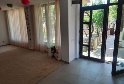 Casă cu 4 camere cu Teren 400 Mp în Central - 1