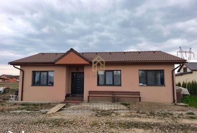 Casă cu 4 camere cu Teren 500 Mp în Coltău