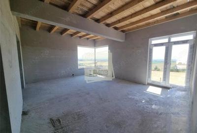 Casă cu 4 camere cu Teren 350 Mp în Șura Mare