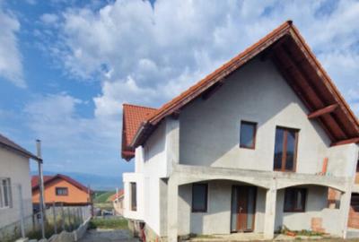 Casa la rosu in Sura Mare