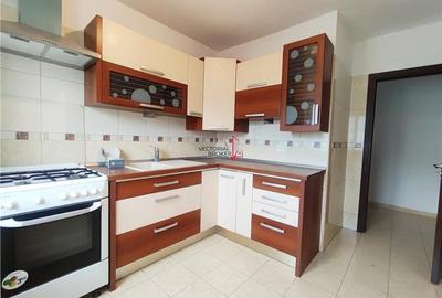 Decomandat, bloc 1980, ,metrou OBOR Calea Mosilor - 3