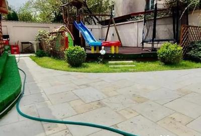 Casă cu 7 camere cu Teren 500 Mp în Apărătorii Patriei