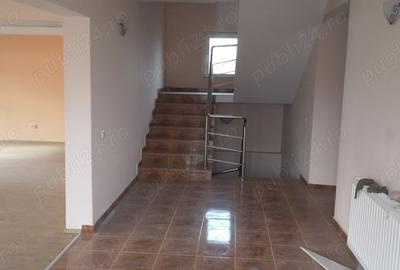 Casă cu 5 camere cu Teren 1000 Mp în Central - 3