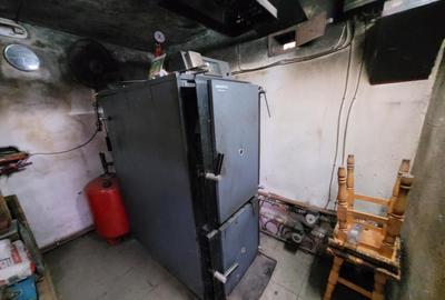 Casa tradi?ionala, in centrul satului Polovragi - 9