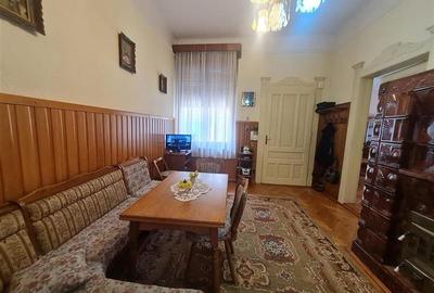 Poveste saseasca la umbra vitei de vie, cu crama si gradina cu flori, Central Co - 36