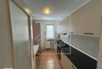 Apartament cu 3 camere semidecomandat în Cristian - 3