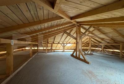 Casă cu 4 camere cu Teren 1760 Mp în Central