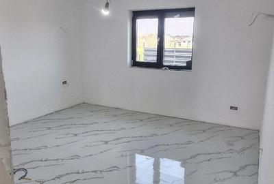 Casă cu 3 camere cu Teren 385 Mp în Central - 2
