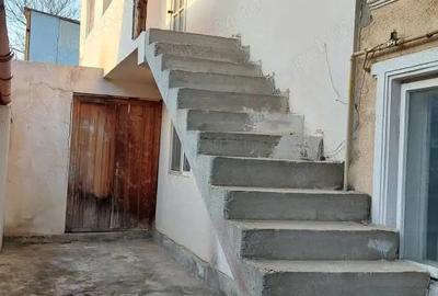 Casă cu Teren 207 Mp în Central - 1