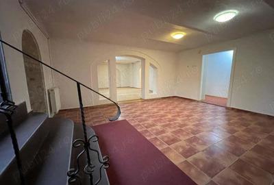 0% comision de la client!In vecinatatea Universitatii de Vest - Politehnica, 4 incaperi