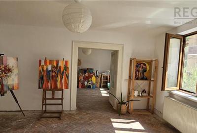 Casa cu curte si parcare in Schei - 1