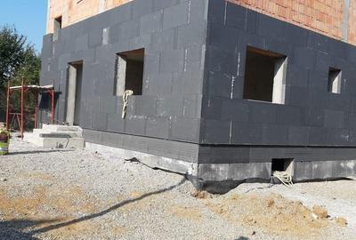 Casă cu 5 camere cu Teren 2867 Mp în Păunești - 3