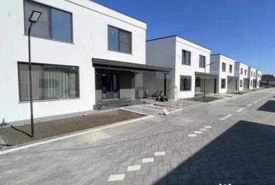 Casă cu 4 camere cu Teren 300 Mp în Central - 3