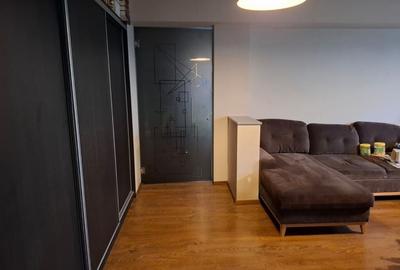 Apartament cu 3 camere semidecomandat, mobilat în Alexandru Obregia