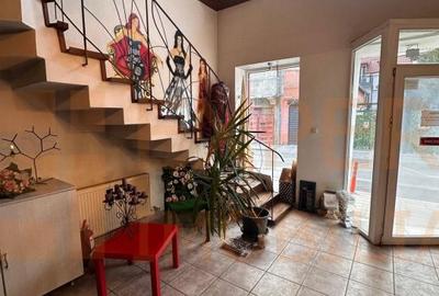 Spațiu comercial, de 200 mp, în Central