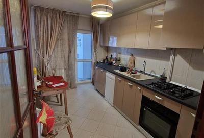 Apartament cu 3 camere decomandat în Bd. Independenței - 8