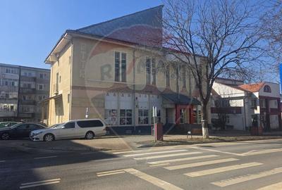 Spațiu comercial, de 704 mp, în Central - 4