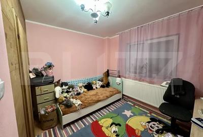 Apartament cu 3 camere semidecomandat în Micro 16
