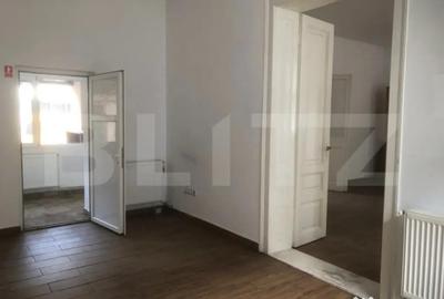 Spațiu comercial, de 76 mp, în Central - 2