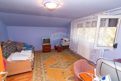 Casa - Vila de vanzare cu 5 camere Valenii de Munte - Strada Bratocea - 17