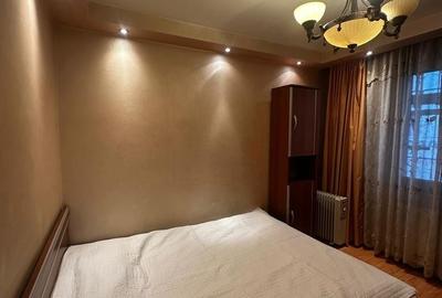 Apartament cu 3 camere decomandat, mobilat în Titan