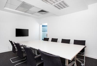Spa?iu de birou privat pentru 4 persoane in Regus Charles de Gaulle