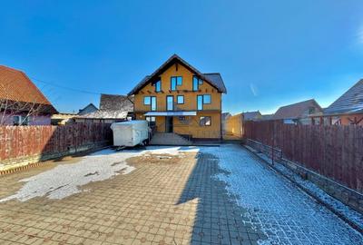 Casă individuală cu 12 camere cu Teren 568 Mp în Cristian - 1