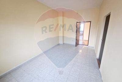 Casă individuală cu 8 camere cu Teren 536 Mp în 1 Mai - 5