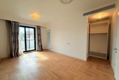 Apartament cu 4 camere, mobilat în Capitale - 13