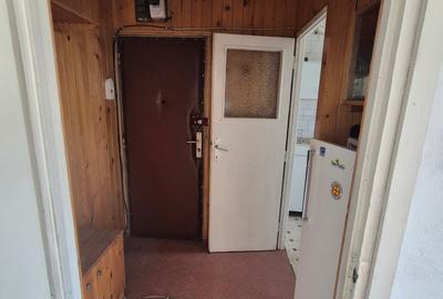 Apartament cu 3 camere semidecomandat în Micro I - 6