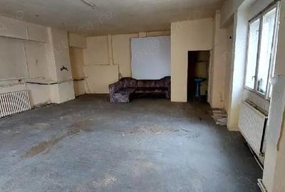 Spațiu comercial, de 70 mp, în Central - 3