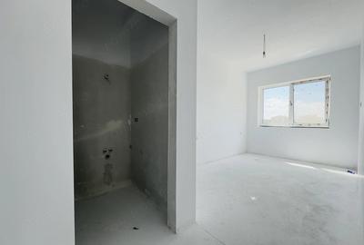 Apartament cu 3 camere decomandat în Girocului