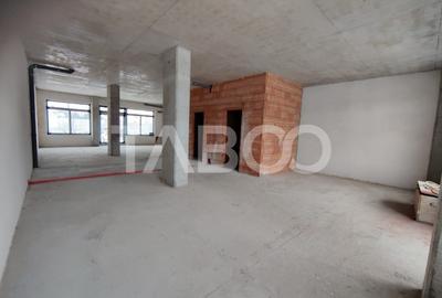 Spatiu comercial open space generos stradal cu vitrine Turnisor Sibiu - 2